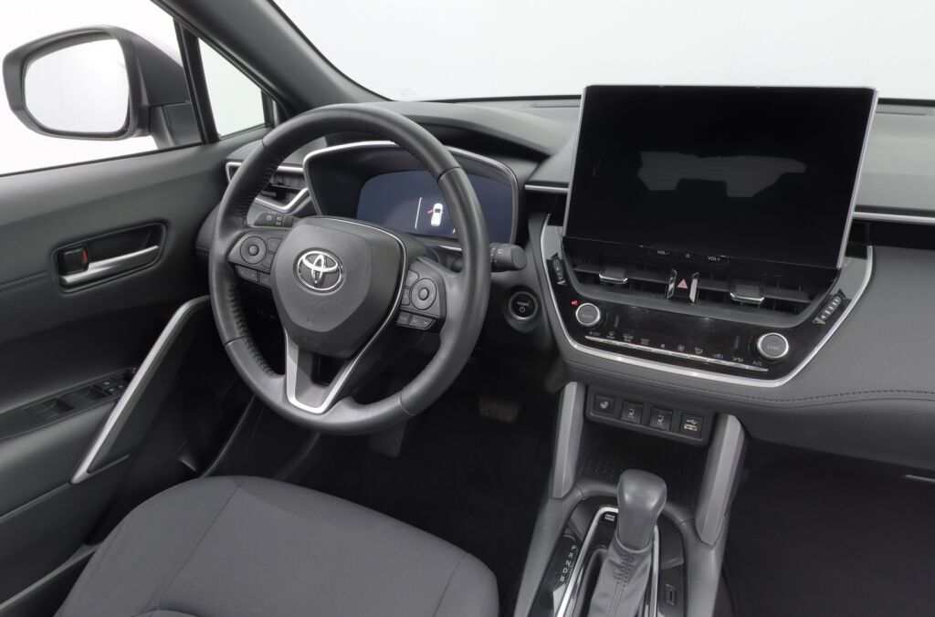 Toyota Corolla Cross 2023 2.0 Hybrid Active / Tehdastakuu / 1-Om. Suomiauto / ALV / Adapt. vakkari / P-Kamera / Navi / Ratinlämmitin / LEDit
