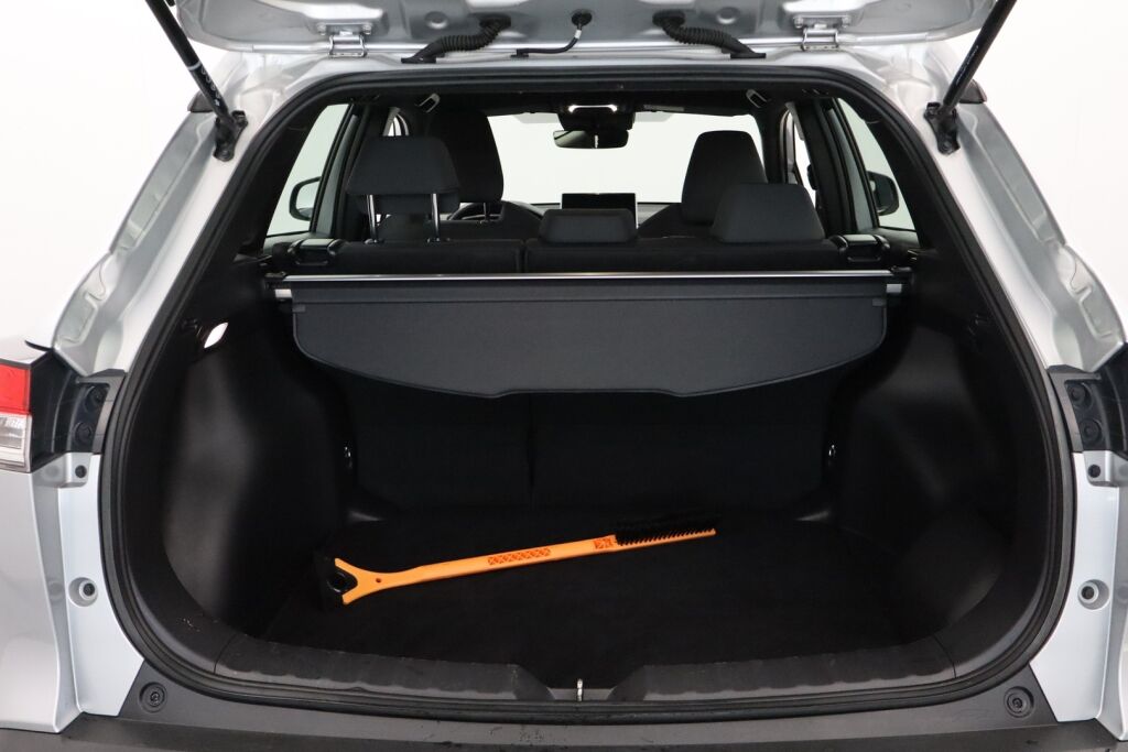 Toyota Corolla Cross 2023 2.0 Hybrid Active / Tehdastakuu / 1-Om. Suomiauto / ALV / Adapt. vakkari / P-Kamera / Navi / Ratinlämmitin / LEDit