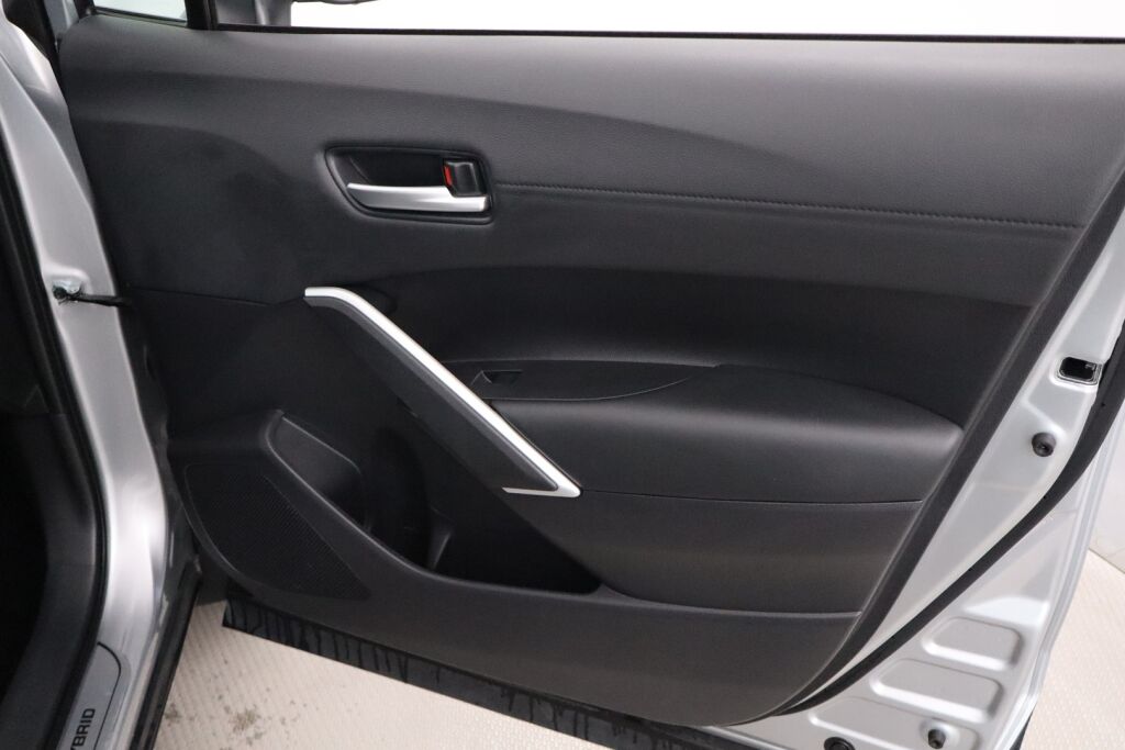 Toyota Corolla Cross 2023 2.0 Hybrid Active / Tehdastakuu / 1-Om. Suomiauto / ALV / Adapt. vakkari / P-Kamera / Navi / Ratinlämmitin / LEDit