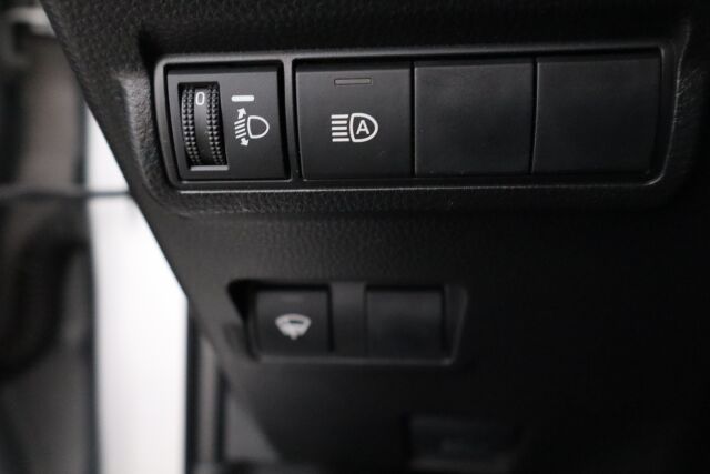 Toyota Corolla Cross 2023 2.0 Hybrid Active / Tehdastakuu / 1-Om. Suomiauto / ALV / Adapt. vakkari / P-Kamera / Navi / Ratinlämmitin / LEDit