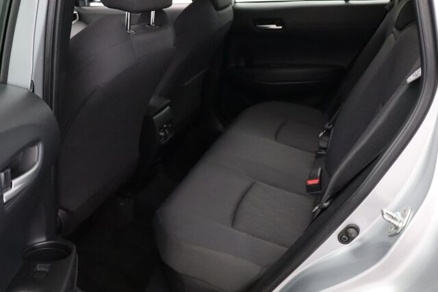 Toyota Corolla Cross 2023 2.0 Hybrid Active / Tehdastakuu / 1-Om. Suomiauto / ALV / Adapt. vakkari / P-Kamera / Navi / Ratinlämmitin / LEDit