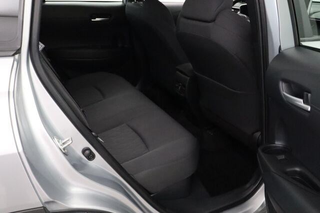 Toyota Corolla Cross 2023 2.0 Hybrid Active / Tehdastakuu / 1-Om. Suomiauto / ALV / Adapt. vakkari / P-Kamera / Navi / Ratinlämmitin / LEDit