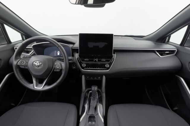 Toyota Corolla Cross 2023 2.0 Hybrid Active / Tehdastakuu / 1-Om. Suomiauto / ALV / Adapt. vakkari / P-Kamera / Navi / Ratinlämmitin / LEDit