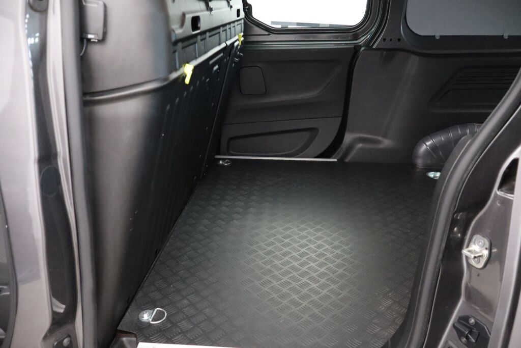 Toyota Proace CITY 2023 Active L2 1,5D 130 Automaatti 5ov 2510 / ALV / Tehdastakuu / Suomiauto / Webasto / Vakkari / Lämpölasi / Metalliväri