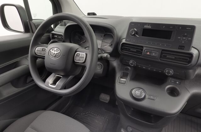 Toyota Proace CITY 2023 Active L2 1,5D 130 Automaatti 5ov 2510 / ALV / Tehdastakuu / Suomiauto / Webasto / Vakkari / Lämpölasi / Metalliväri