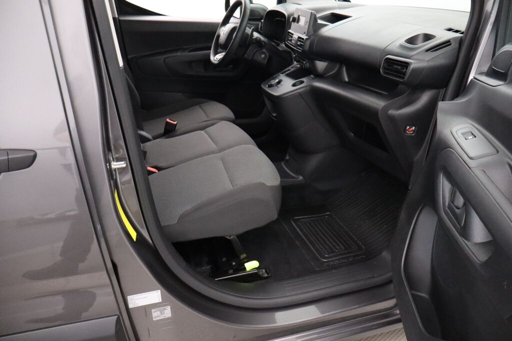 Toyota Proace CITY 2023 Active L2 1,5D 130 Automaatti 5ov 2510 / ALV / Tehdastakuu / Suomiauto / Webasto / Vakkari / Lämpölasi / Metalliväri