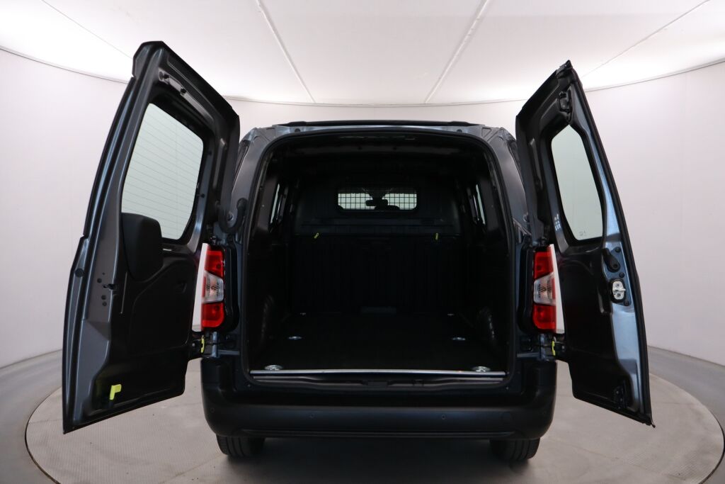 Toyota Proace CITY 2023 Active L2 1,5D 130 Automaatti 5ov 2510 / ALV / Tehdastakuu / Suomiauto / Webasto / Vakkari / Lämpölasi / Metalliväri