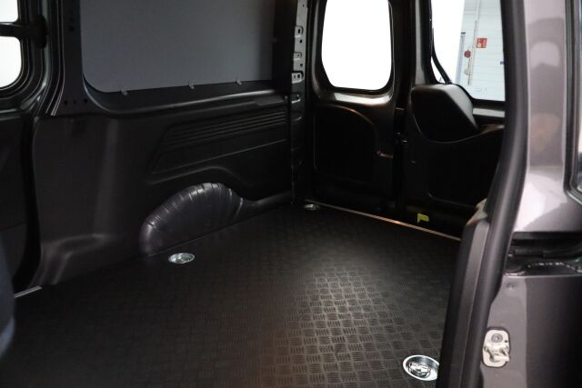 Toyota Proace CITY 2023 Active L2 1,5D 130 Automaatti 5ov 2510 / ALV / Tehdastakuu / Suomiauto / Webasto / Vakkari / Lämpölasi / Metalliväri