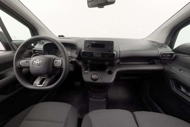 Toyota Proace CITY 2023 Active L2 1,5D 130 Automaatti 5ov 2510 / ALV / Tehdastakuu / Suomiauto / Webasto / Vakkari / Lämpölasi / Metalliväri