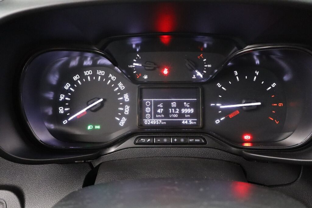 Toyota Proace CITY 2023 Active L2 1,5D 130 Automaatti 5ov 2510 / ALV / Tehdastakuu / Suomiauto / Webasto / Vakkari / Lämpölasi / Metalliväri