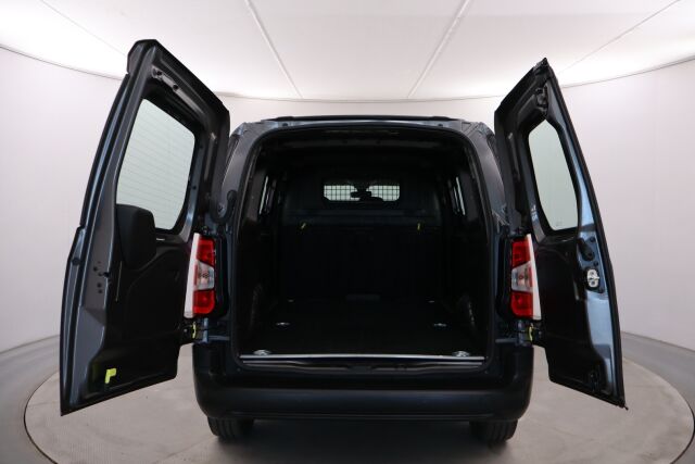 Toyota Proace CITY 2023 Active L2 1,5D 130 Automaatti 5ov 2510 / ALV / Tehdastakuu / Suomiauto / Webasto / Vakkari / Lämpölasi / Metalliväri