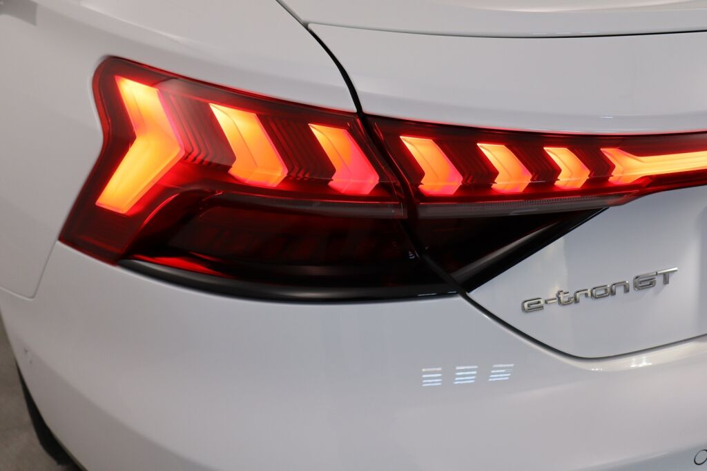 Audi e-tron GT 2023 60 quattro / Suomiauto / Adapt.Vakkari / Matrix / Keyless Go / 360° / Muistipenkit / - RAHOITUS TÄHÄN AUTOON VAIN 3.99% - 