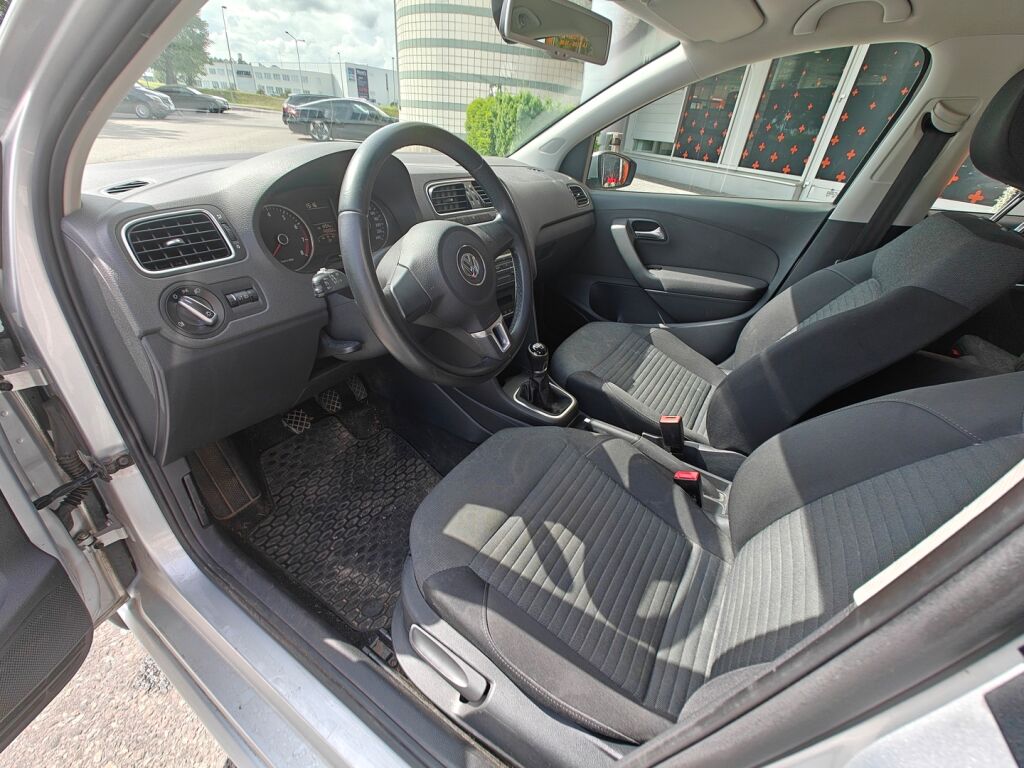 Volkswagen Polo 2013 Comfortline 1,2 TSI 66 kW (90 hv) BlueMotion Technology 4-ovinen / Ilmastointi / Vakionopeudensäädin / Lohkolämmitin