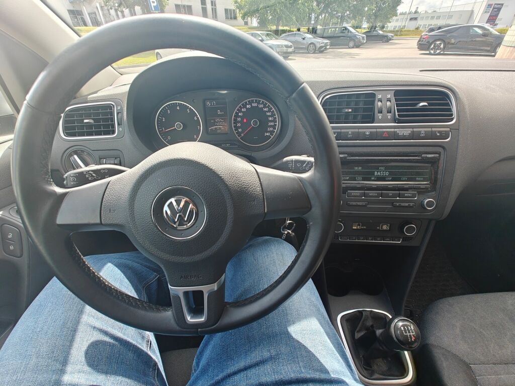 Volkswagen Polo 2013 Comfortline 1,2 TSI 66 kW (90 hv) BlueMotion Technology 4-ovinen / Ilmastointi / Vakionopeudensäädin / Lohkolämmitin