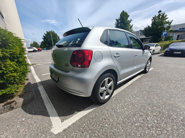 Volkswagen Polo 2013 Comfortline 1,2 TSI 66 kW (90 hv) BlueMotion Technology 4-ovinen / Ilmastointi / Vakionopeudensäädin / Lohkolämmitin