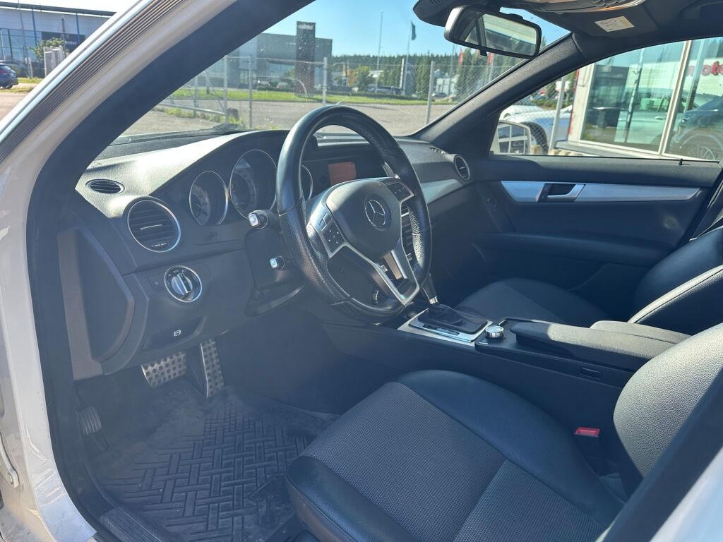 Mercedes-Benz C 2014 220 CDI BE 4Matic / AMG Line / Navi / Xenon / Bluetooth / Koukku / Neliveto