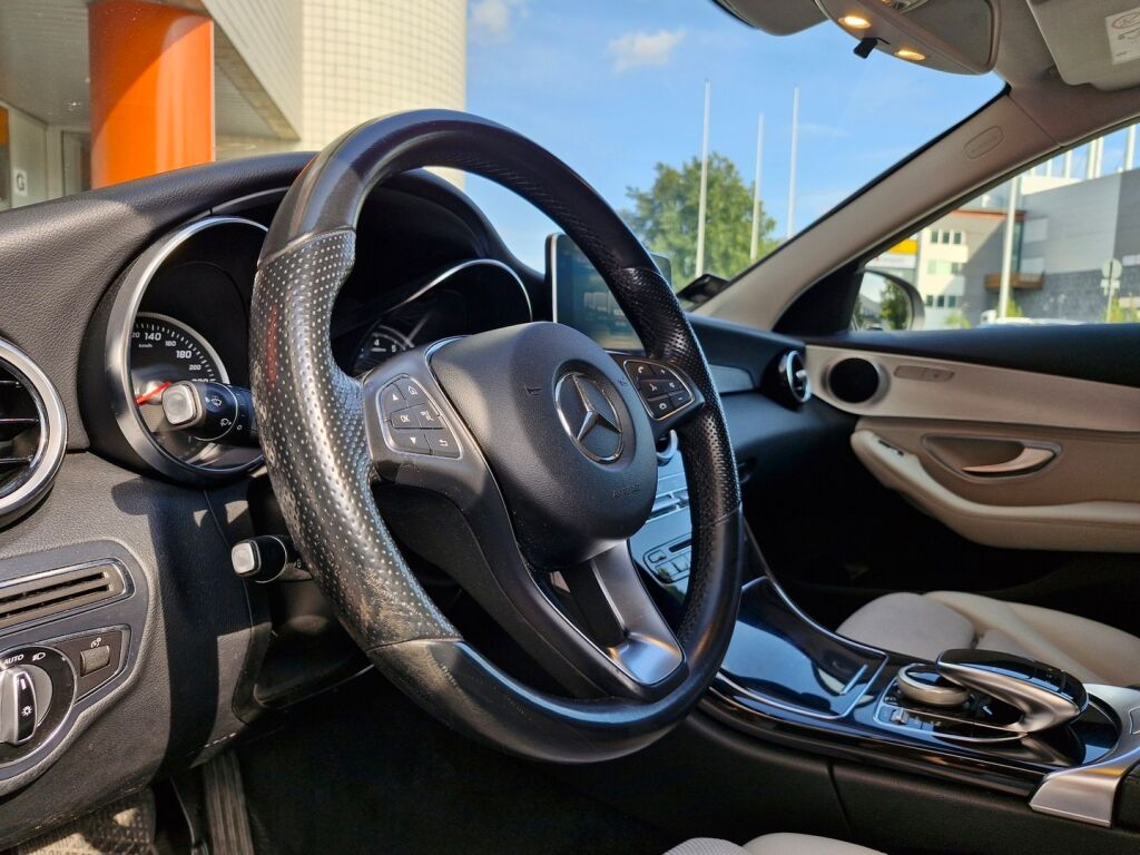 Mercedes-Benz C 2014 180 A Premium Business / Suomi-auto / Iso navi / Sporttipenkit / Uudet kesärenkaat / ILS valot /
