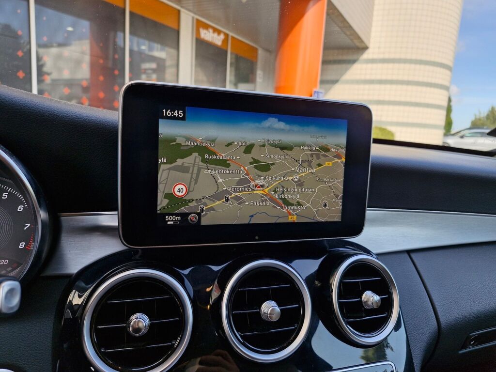 Mercedes-Benz C 2014 180 A Premium Business / Suomi-auto / Iso navi / Sporttipenkit / Uudet kesärenkaat / ILS valot /