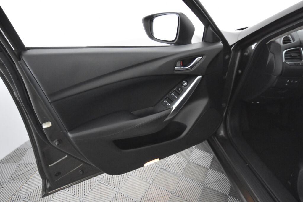 Mazda 6 2016 Sedan 2,0 (165) SKYACTIV-G Business Edition 6AT / Lohkolämmitin+sisäpistoke / Tutkat / Navigointi