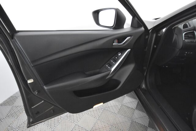 Mazda 6 2016 Sedan 2,0 (165) SKYACTIV-G Business Edition 6AT / Lohkolämmitin+sisäpistoke / Tutkat / Navigointi