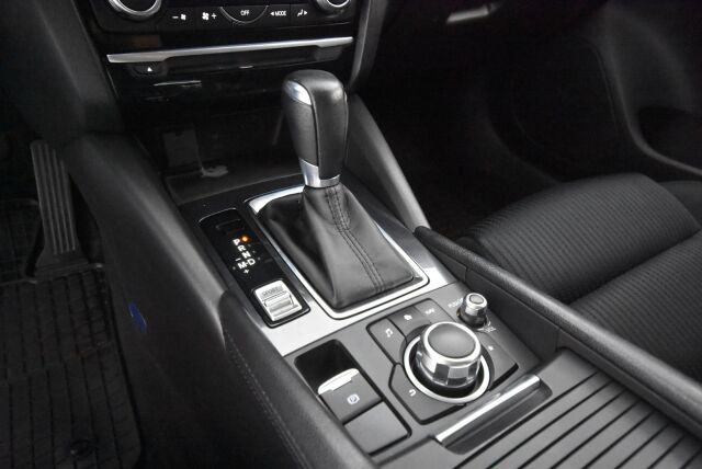Mazda 6 2016 Sedan 2,0 (165) SKYACTIV-G Business Edition 6AT / Lohkolämmitin+sisäpistoke / Tutkat / Navigointi