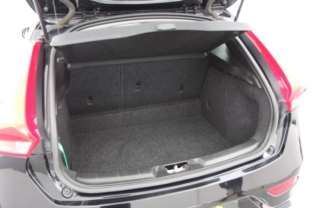 Volvo V40 2014 T2 Business / Vähän ajettu / Jakohihna vaihdettu / Xenon valot