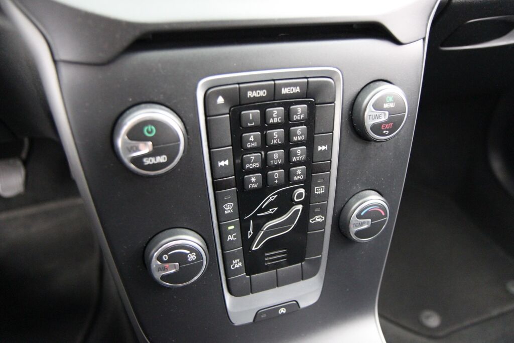 Volvo V40 2014 T2 Business / Vähän ajettu / Jakohihna vaihdettu / Xenon valot