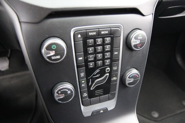 Volvo V40 2014 T2 Business / Vähän ajettu / Jakohihna vaihdettu / Xenon valot