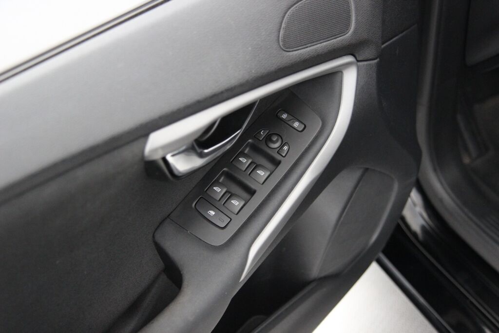 Volvo V40 2014 T2 Business / Vähän ajettu / Jakohihna vaihdettu / Xenon valot