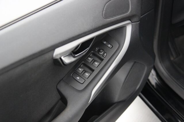 Volvo V40 2014 T2 Business / Vähän ajettu / Jakohihna vaihdettu / Xenon valot