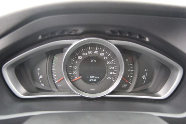 Volvo V40 2014 T2 Business / Vähän ajettu / Jakohihna vaihdettu / Xenon valot