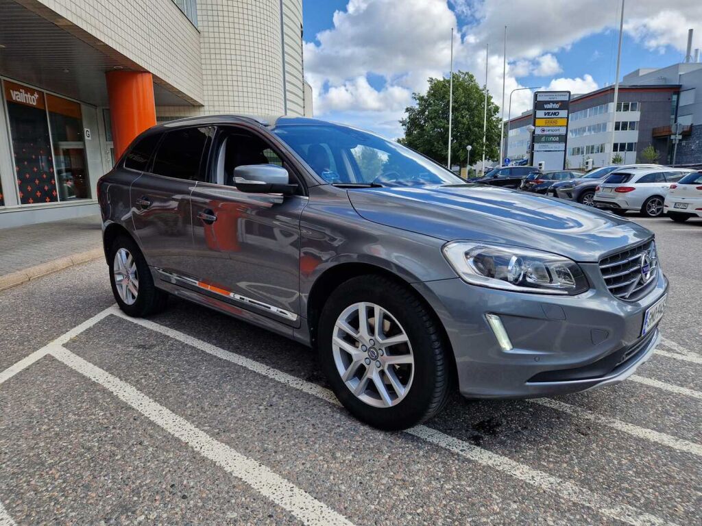 Volvo XC60 2017 D4 Business Classic Summum aut / Webasto / Merkkihuolto historia / Koukku / Nahkasisusta / Keyless Go