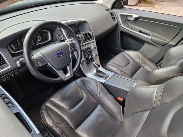Volvo XC60 2017 D4 Business Classic Summum aut / Webasto / Merkkihuolto historia / Koukku / Nahkasisusta / Keyless Go