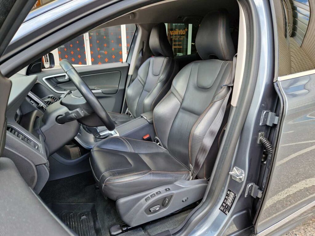 Volvo XC60 2017 D4 Business Classic Summum aut / Webasto / Merkkihuolto historia / Koukku / Nahkasisusta / Keyless Go