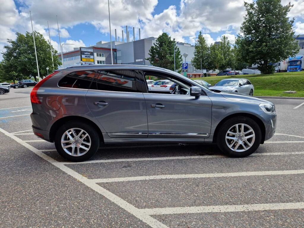 Volvo XC60 2017 D4 Business Classic Summum aut / Webasto / Merkkihuolto historia / Koukku / Nahkasisusta / Keyless Go