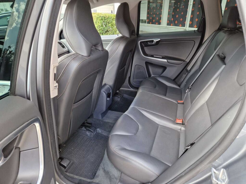 Volvo XC60 2017 D4 Business Classic Summum aut / Webasto / Merkkihuolto historia / Koukku / Nahkasisusta / Keyless Go