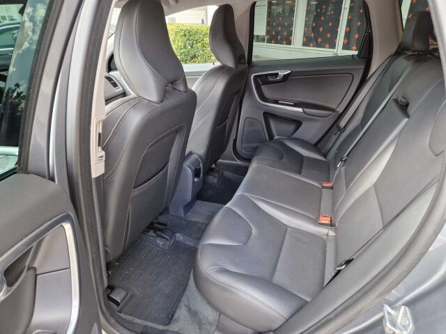 Volvo XC60 2017 D4 Business Classic Summum aut / Webasto / Merkkihuolto historia / Koukku / Nahkasisusta / Keyless Go