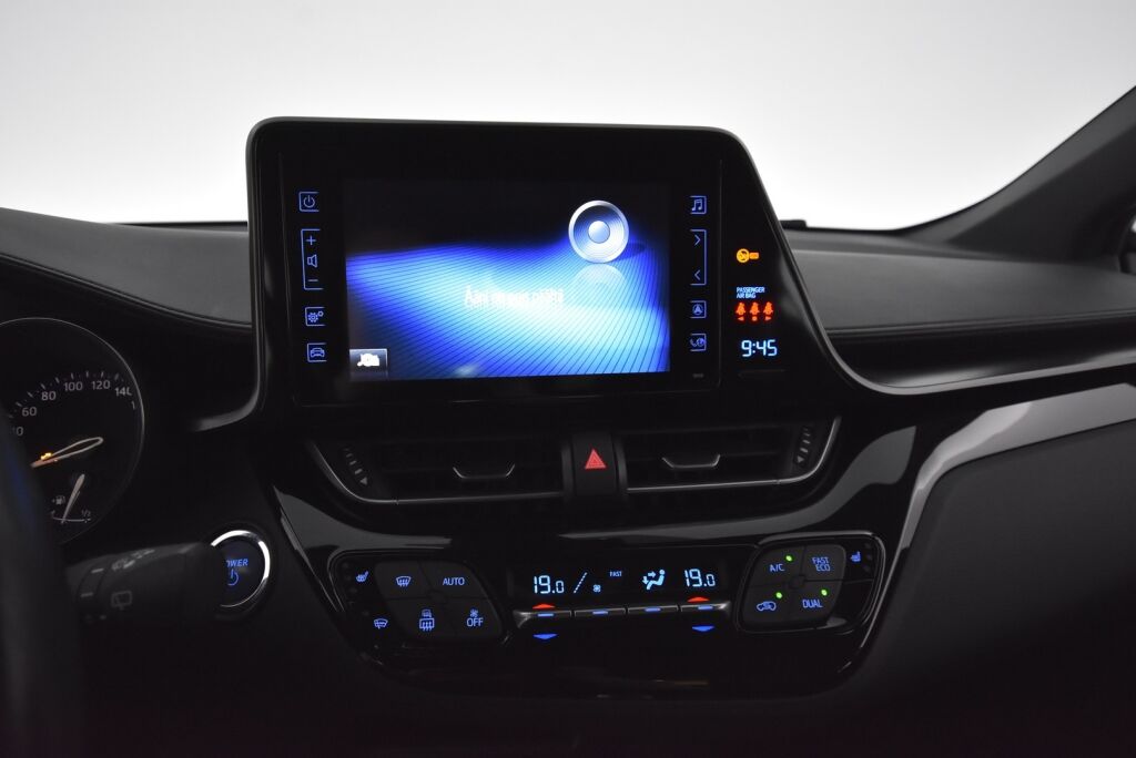 Toyota C-HR 2017 1,8 Hybrid Active / Kamera / Lohkolämmitin / Huollettu 40tkm / Vähän ajettu / Kaistavahti