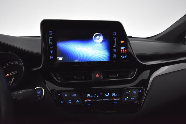 Toyota C-HR 2017 1,8 Hybrid Active / Kamera / Lohkolämmitin / Huollettu 40tkm / Vähän ajettu / Kaistavahti