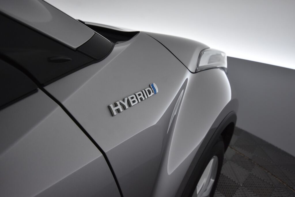 Toyota C-HR 2017 1,8 Hybrid Active / Kamera / Lohkolämmitin / Huollettu 40tkm / Vähän ajettu / Kaistavahti