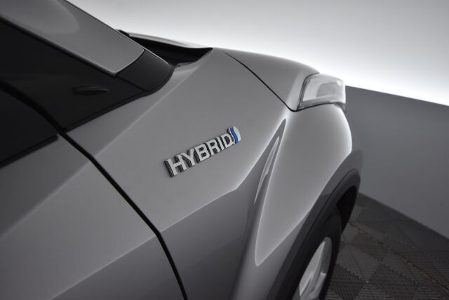 Toyota C-HR 2017 1,8 Hybrid Active / Kamera / Lohkolämmitin / Huollettu 40tkm / Vähän ajettu / Kaistavahti
