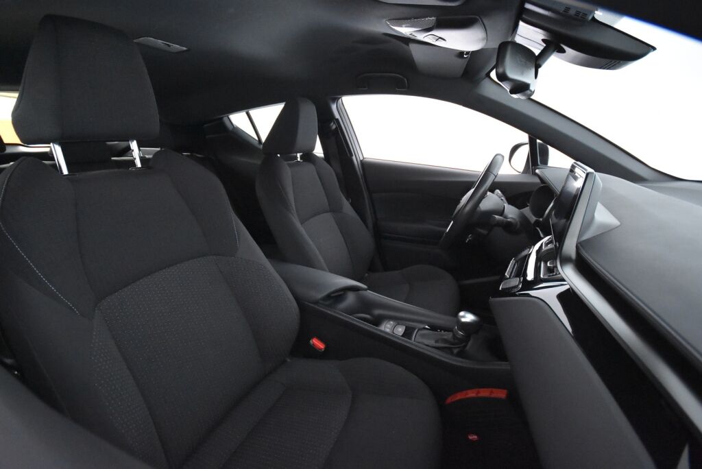 Toyota C-HR 2017 1,8 Hybrid Active / Kamera / Lohkolämmitin / Huollettu 40tkm / Vähän ajettu / Kaistavahti