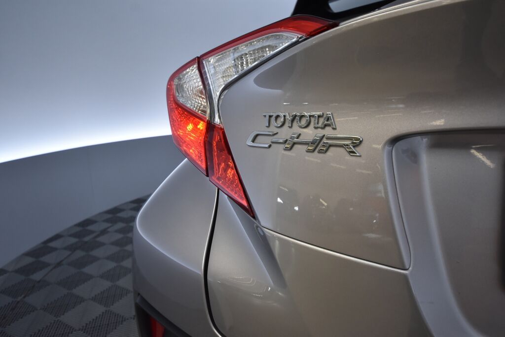 Toyota C-HR 2017 1,8 Hybrid Active / Kamera / Lohkolämmitin / Huollettu 40tkm / Vähän ajettu / Kaistavahti
