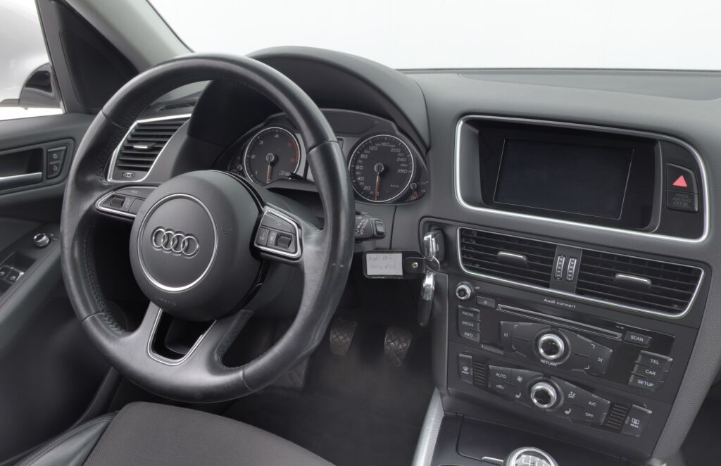 Audi Q5 2016 Q5 Farmari (AC) 4ov 1968cm3 / Lohko+Sp / Sport penkit / Vakkari / Tutkat /