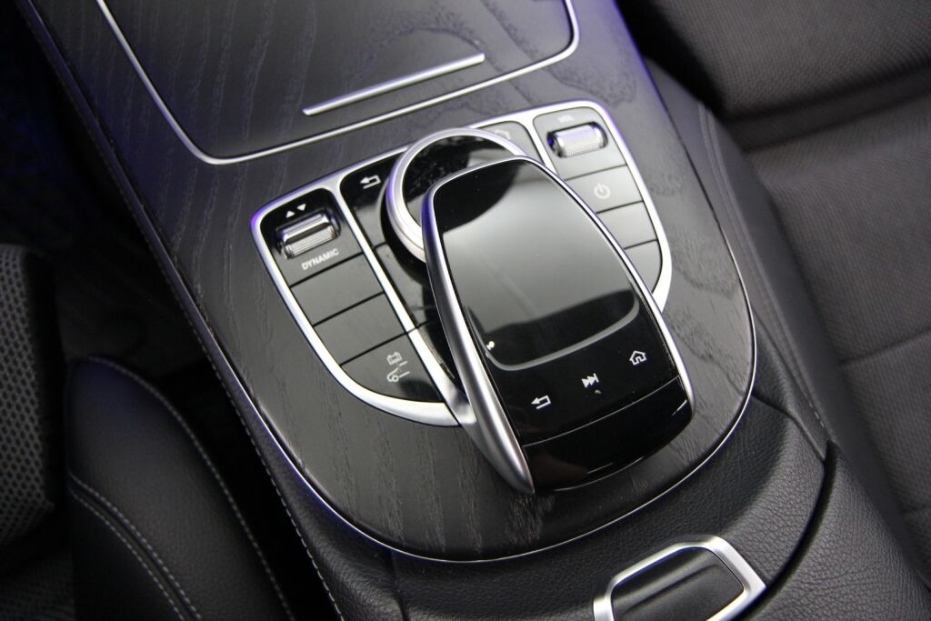 Mercedes-Benz E 2019 300 de A Business Edition EQ Power / ALV-vähennyskelpoinen / Suomiauto / Kamera / LED-High Performance / Koukku - RAHOITUS TÄHÄN AUTOON VAIN 3.99% - 