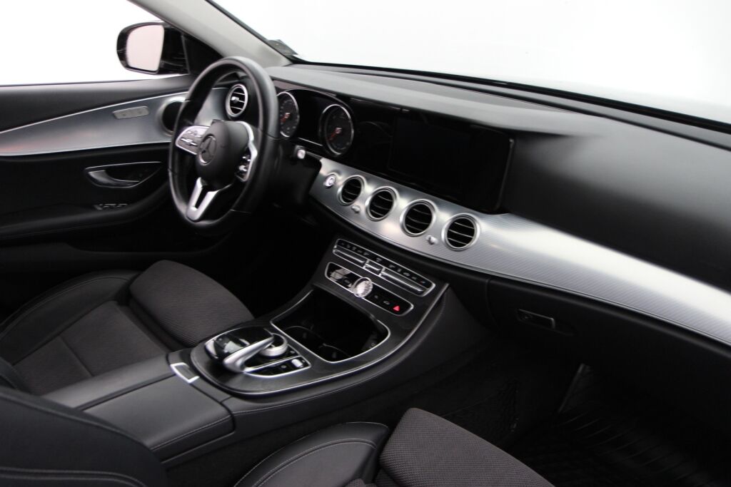 Mercedes-Benz E 2019 300 de A Business Edition EQ Power / ALV-vähennyskelpoinen / Suomiauto / Kamera / LED-High Performance / Koukku - RAHOITUS TÄHÄN AUTOON VAIN 3.99% - 