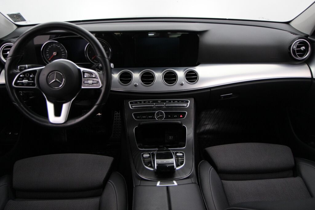 Mercedes-Benz E 2019 300 de A Business Edition EQ Power / ALV-vähennyskelpoinen / Suomiauto / Kamera / LED-High Performance / Koukku - RAHOITUS TÄHÄN AUTOON VAIN 3.99% - 