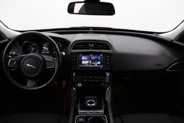 Jaguar XE 2016 20d  Aut / Aut. ilmastointi / Kamera / Sähköinen huoltohistoria / - RAHOITUS TÄHÄN AUTOON VAIN 3.99% - 