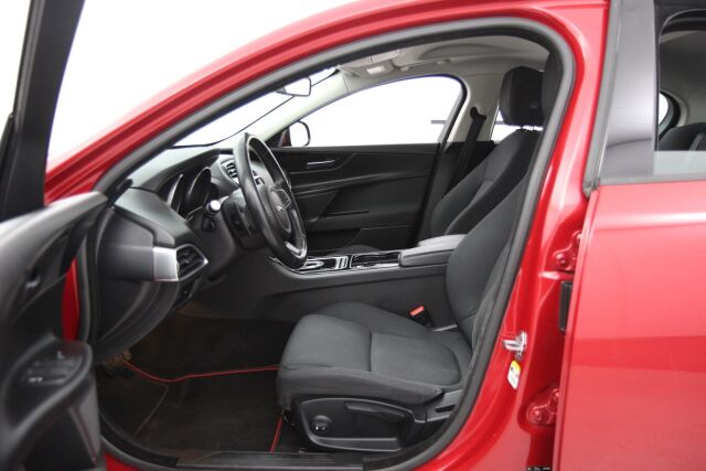 Jaguar XE 2016 20d  Aut / Aut. ilmastointi / Kamera / Sähköinen huoltohistoria / - RAHOITUS TÄHÄN AUTOON VAIN 3.99% - 
