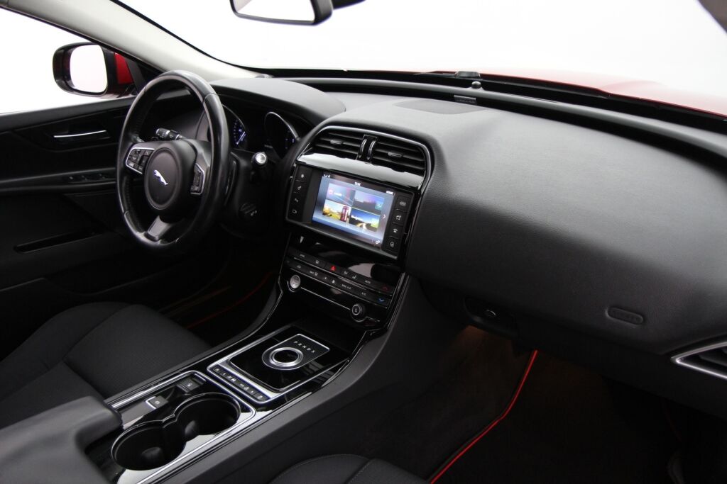 Jaguar XE 2016 20d  Aut / Aut. ilmastointi / Kamera / Sähköinen huoltohistoria / - RAHOITUS TÄHÄN AUTOON VAIN 3.99% - 